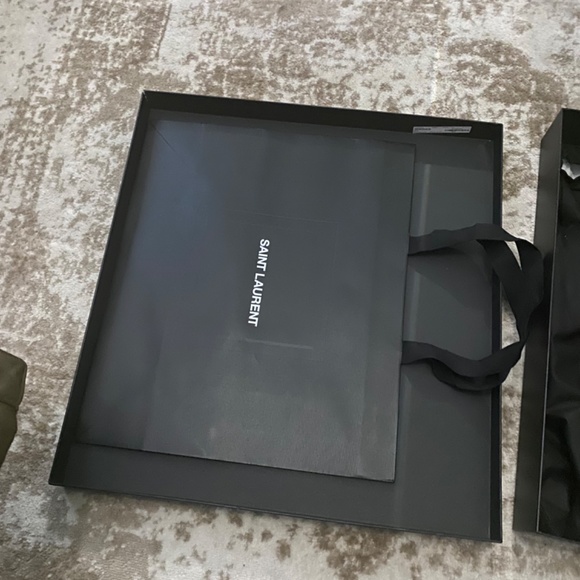 Yves Saint Laurent YSL authentic New ICARE Maxi - Picture 7 of 8